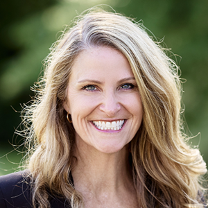 A headshot of  Robyn Morton